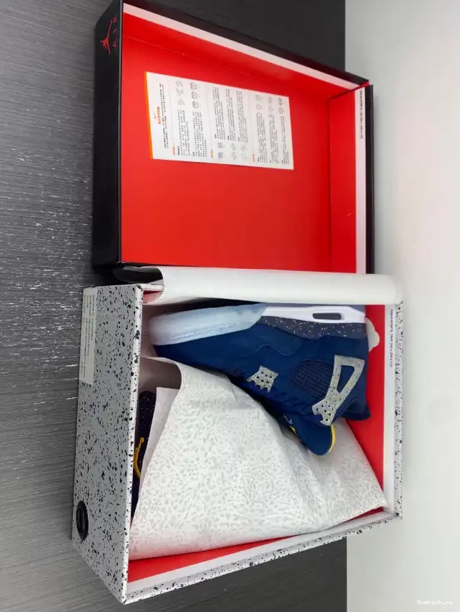 One Kick AJ4-1036660 Retro Michigan Air (PE) Jordan 4 0611